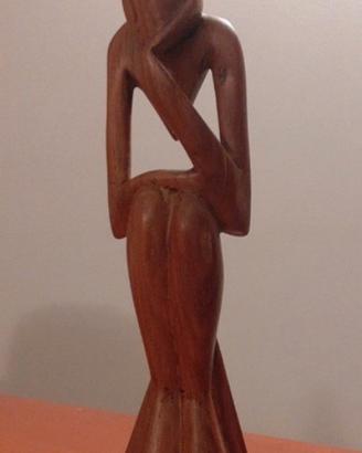 statua pensatore in legno