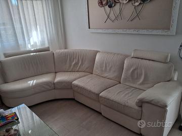 Divano in pelle bianco usato