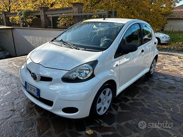 Toyota Aygo 1.0 12V VVT-i 5 porte Now Connect