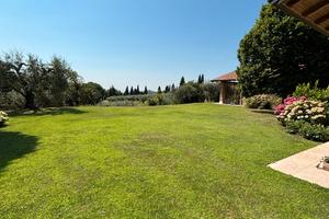 Bussolengo - villa/casale con 2.4 ettari di parco