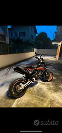 KTM 690 smc Lc4
