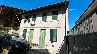 Casa indipendente su 2 piani con giardino privato