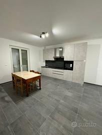 Ampio appartamento moderno su due piani