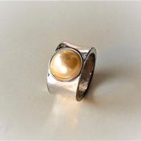 Anello fascia con perla