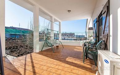 TRILOCALE AMPIO CON TERRAZZO, BOX E POSTO AUTO