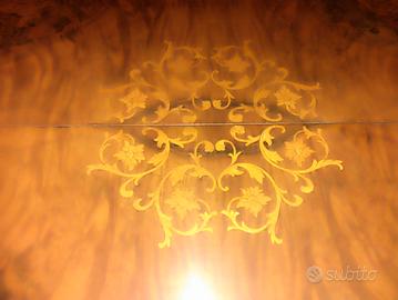 Tavolo rotondo spagnolo con sedie