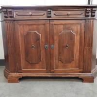Credenza scantonata in noce