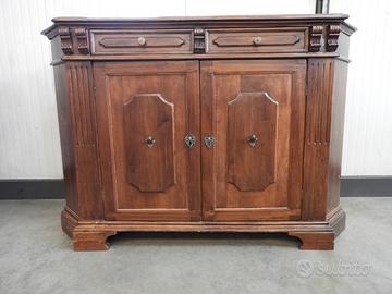 Credenza scantonata in noce