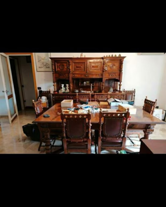 Grande credenza d'epoca in legno massello