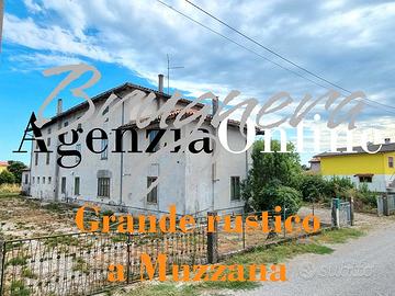 Grande rustico abitabile in centro paese