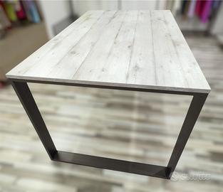 Tavolo stile moderno