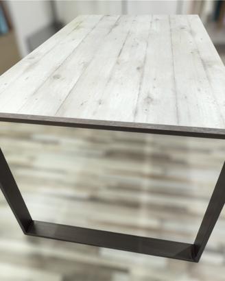 Tavolo stile moderno