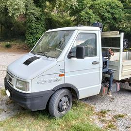 Iveco Daily 35-10 con gru