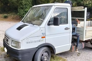 Iveco Daily 35-10 con gru