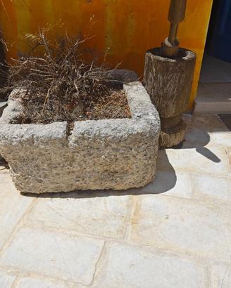 Pila di pietra  antica