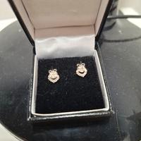 Orecchini d'oro bianco a forma di cuore con diaman