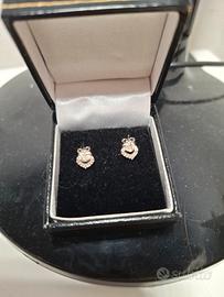 Orecchini d'oro bianco a forma di cuore con diaman