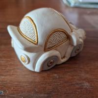 Soprammobile a forma di macchinina