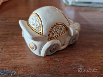 Soprammobile a forma di macchinina