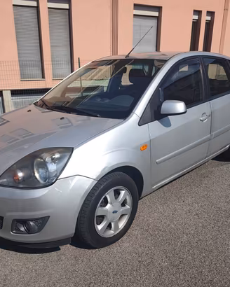 Ford Fiesta 1.4 TDCi 5porte Ghia neopatentati