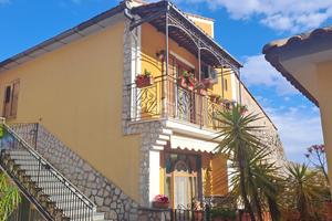 6 LOCALI A CAVA DE' TIRRENI