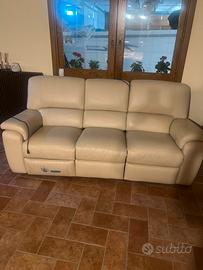 Divano in ecopelle motorizzato