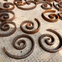 Riccioli di ferro battuto per lavori artistici