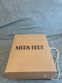 Scarpe Moon Boot .