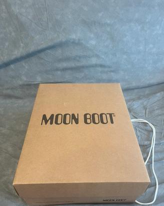 Scarpe Moon Boot .