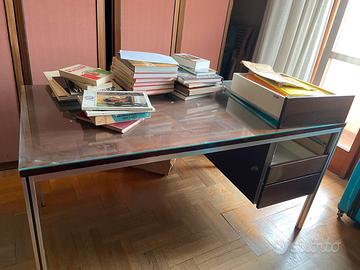 Scrivania a 3 cassetti