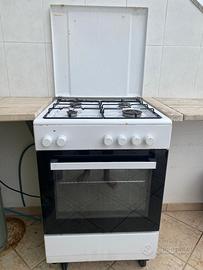 Cucina a gas con forno elettrico