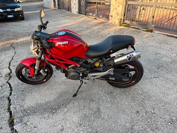 Ducati monster 696