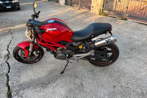 Ducati monster 696