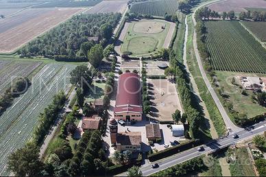 Rustico / Casale di 2332 m² con più di 5 locali e 
