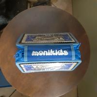 Due astucci porta penne per bambini.