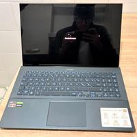 Computer Asus Zenbook a 15,6 Pollici,Schermo touch