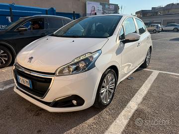 Peugeot 208 1.2 gpl di serie unico proprietario