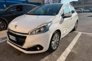 Peugeot 208 1.2 gpl di serie unico proprietario