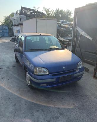 Ricambi Renault Clio 1996 - Vettura per ricambi