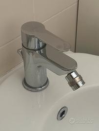 Miscelatore cromato per bidet con snodo orientabil