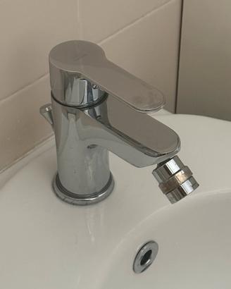 Miscelatore cromato per bidet con snodo orientabil