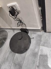 Robot aspirapolvere lava e aspira la polvere 