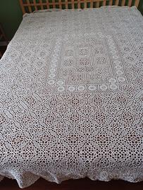 Copriletto all'uncinetto in cotone anni 70