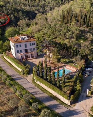 Villa di 1000 m² con più di 5 locali a Loro Ciuffe