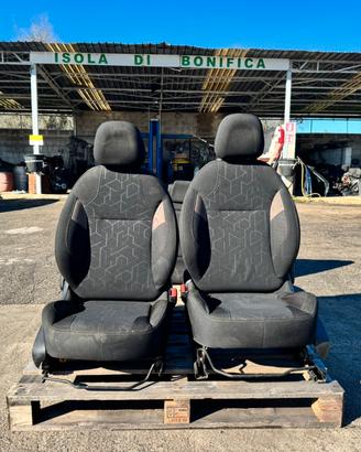 TAPPEZZERIA PEUGEOT 2008 ANNO 2015