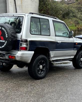 Mitsubishi Pajero 2500 turbo interccoler gls targe
