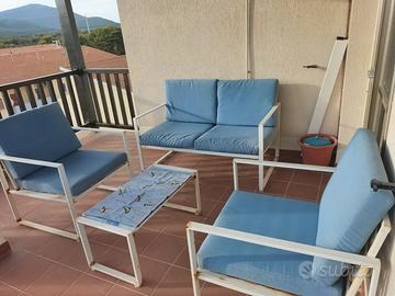 Divano, poltrone e tavolino