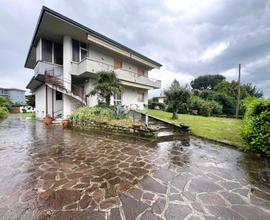 VILLA SINGOLA A CIVIDATE AL PIANO