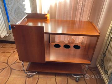 Carrello porta alcolici con rotelle