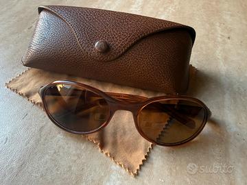 RayBan occhiali da sole.